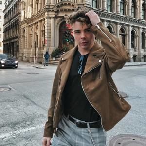 Meet your Posher, Alex